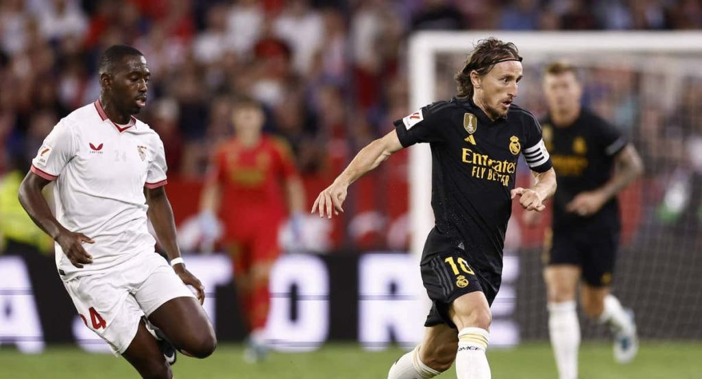 Modric y Kroos, contra el Sevilla.