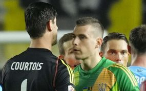 Courtois y Lunin, en un reciente enfrentamiento en la Nations con sus respectivas selecciones.