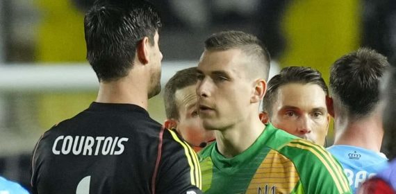 Courtois y Lunin, en un reciente enfrentamiento en la Nations con sus respectivas selecciones.