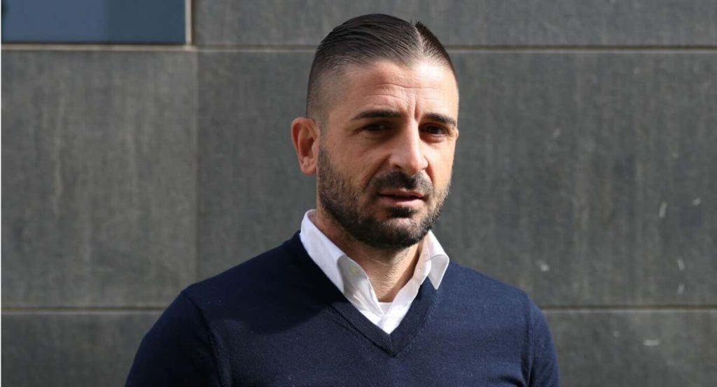 Javier Portillo posa para Relevo en la puerta del Hotel Eurostars Lucentum.