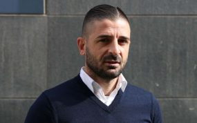 Javier Portillo posa para Relevo en la puerta del Hotel Eurostars Lucentum.