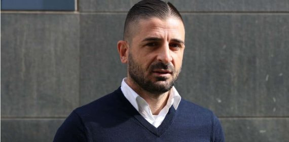 Javier Portillo posa para Relevo en la puerta del Hotel Eurostars Lucentum.
