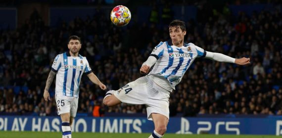 Robin Le Normand durante el encuentro de Champions contra el PSG.