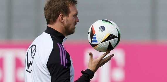 Julian Nagelsmann en un entrenamiento con la selección de Alemania.
