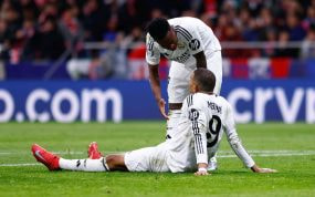 Vinicius y Mbappé, durante el derbi en el Metropolitano.