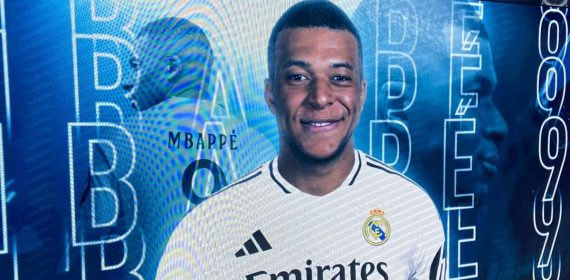 Kylian Mbappé en las pantallas del Santiago Bernabéu.