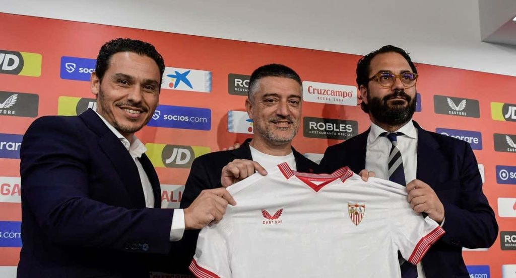 La presentación de García Pimienta en el Sevilla, con Del Nido y Orta.