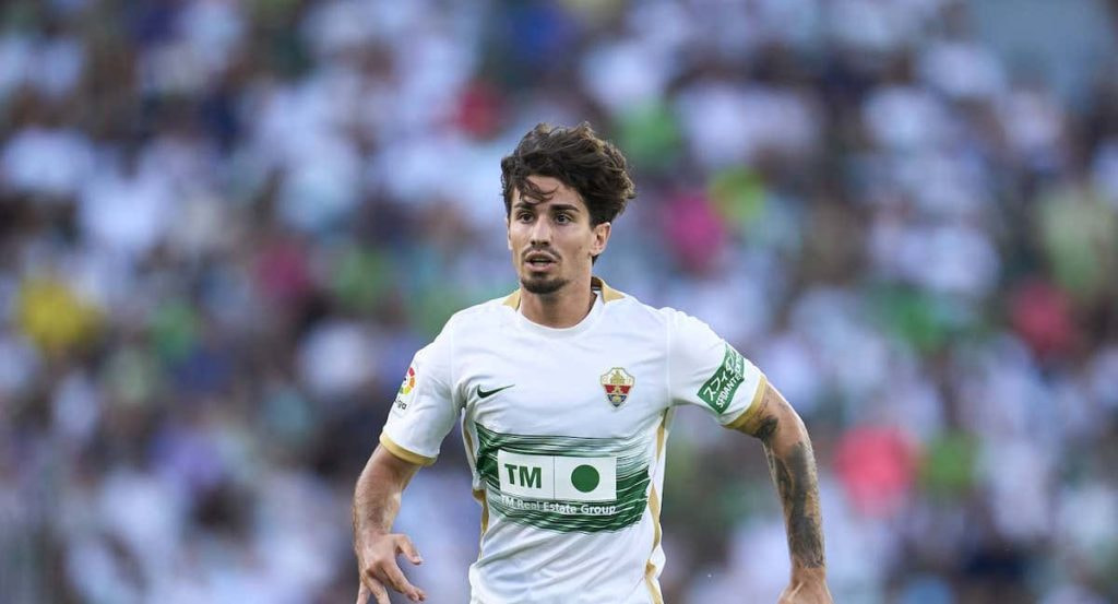 Álex Collado, en un partido con el Elche.