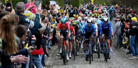 Lotto-dstny y Movistar Team son dos de los equipos implicados en la pelea por las últimas licencias UCI WorldTour.