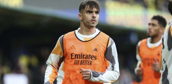 Raúl Asencio, en un entrenamiento con el Real Madrid.