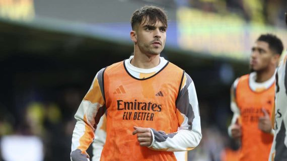 Raúl Asencio, en un entrenamiento con el Real Madrid.