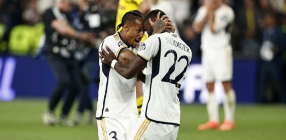 Militao y Rüdiger celebran la Champions en Wembley.