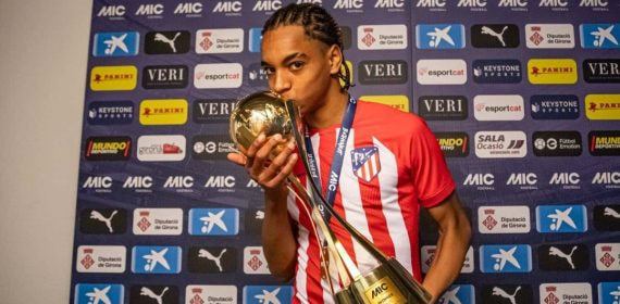 Yeremaiah Ramos celebra el título del MIC que consiguió con el Atlético.
