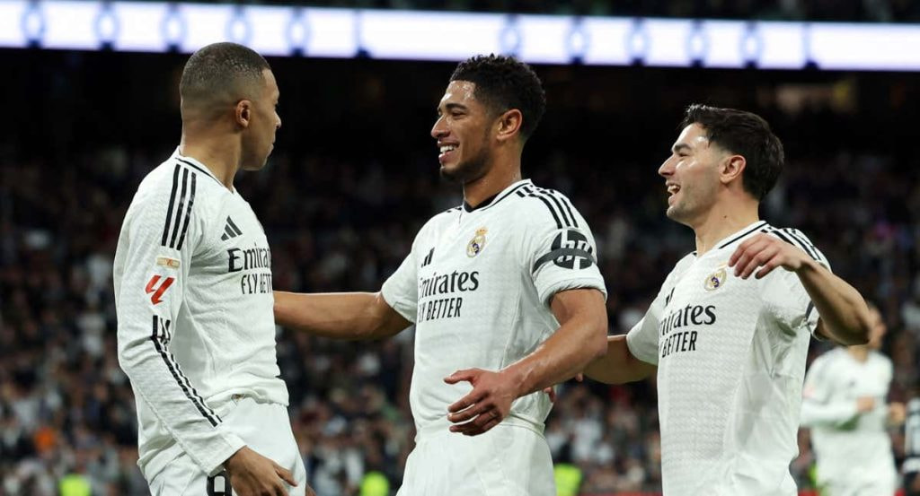 Mbappé, Bellingham y Brahim Díaz celebran un gol del Real Madrid