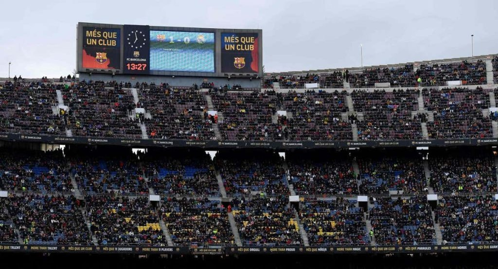 El Camp Nou durante un Clásico en marzo de 2022.