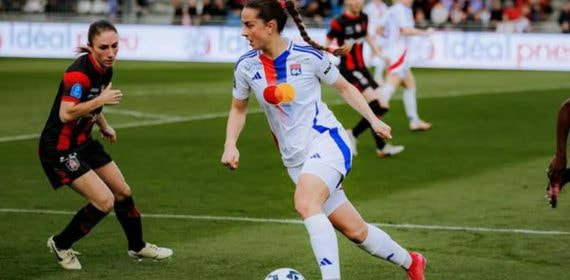Sara Däbritz durante un partido con el Olympique de Lyon.