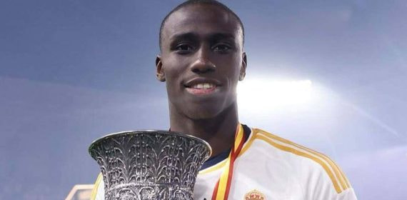 Ferland Mendy, con la Supercopa.