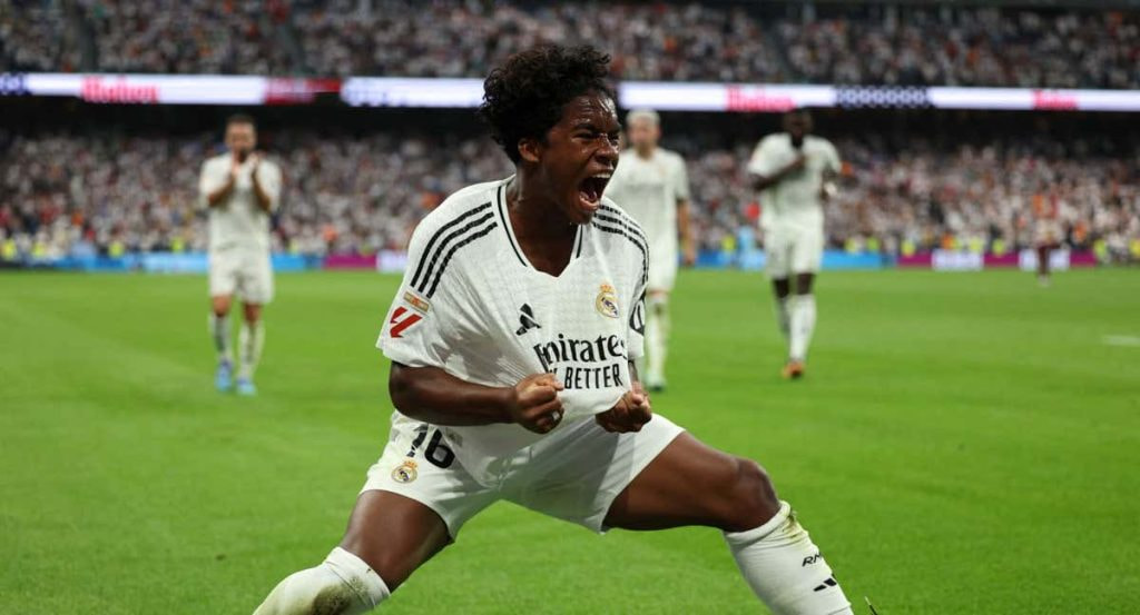 Endrick celebrando un gol en el Santiago Bernabéu.