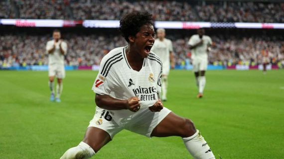Endrick celebrando un gol en el Santiago Bernabéu.
