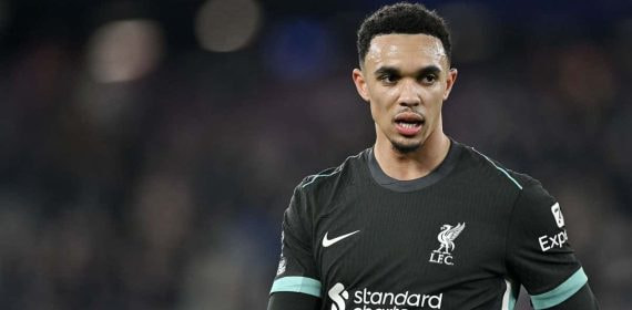 Alexander-Arnold, durante el último partido del Liverpool.
