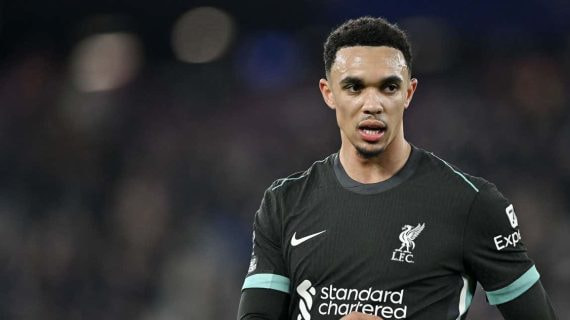 Alexander-Arnold, durante el último partido del Liverpool.