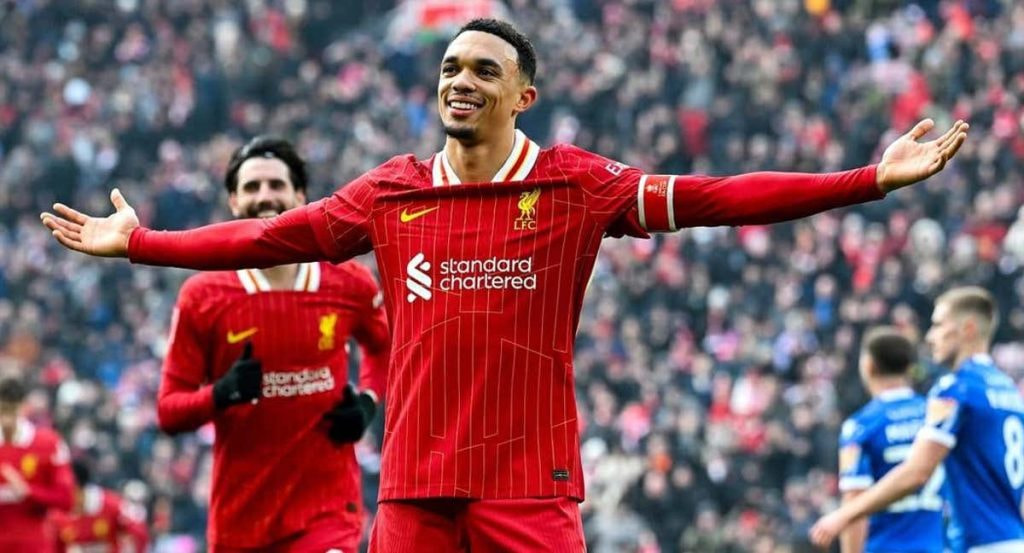 Alexander-Arnold celebra un gol con el Liverpool.