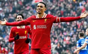 Alexander-Arnold celebra un gol con el Liverpool.