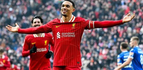 Alexander-Arnold celebra un gol con el Liverpool.