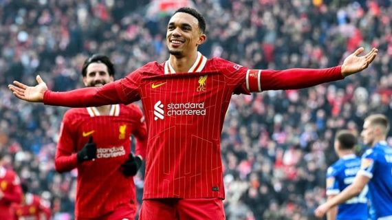 Alexander-Arnold celebra un gol con el Liverpool.