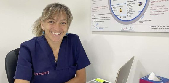 Itziar González de Arriba, en una imagen en su consulta de Irún.