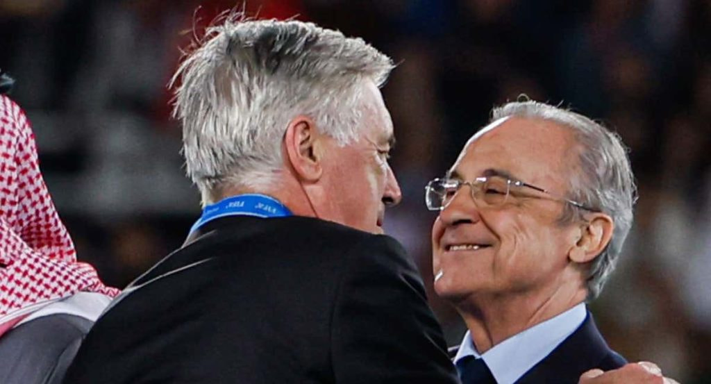 Carlos Ancelotti y Florentino Pérez, abrazados en una foto de archivo.