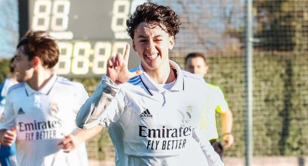 Paulo Iago celebra un gol con el Real Madrid.