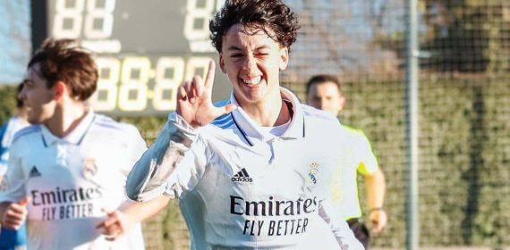 Paulo Iago celebra un gol con el Real Madrid.
