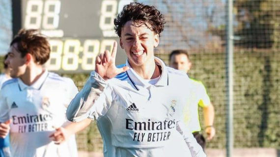 Paulo Iago celebra un gol con el Real Madrid.