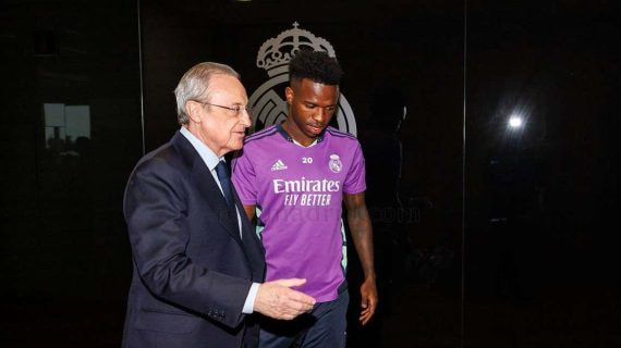 Florentino Pérez, con Vinicius Júnior.