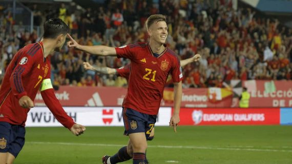 Dani Olmo celebra su gol contra Noruega.