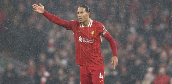 Van Dijk, durante el Liverpool-Manchester United.