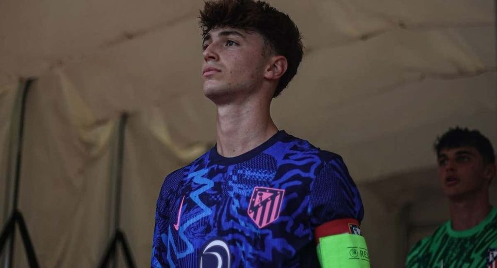 Jorge Castillo antes de un partido de Youth League.
