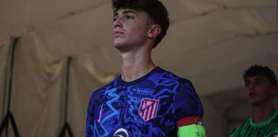 Jorge Castillo antes de un partido de Youth League.