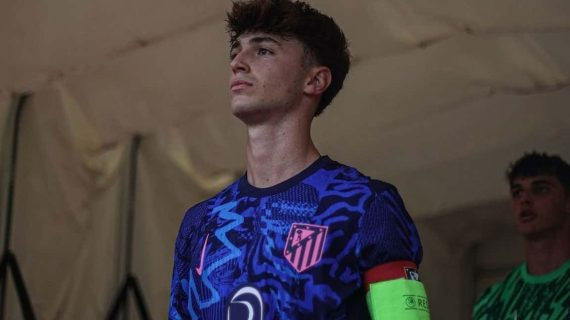 Jorge Castillo antes de un partido de Youth League.
