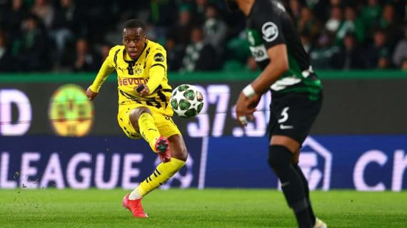 Jamie Gittens, durante el Sporting-Borussia Dortmund de Champions League.