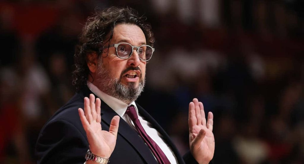 Andrea Trinchieri, entrenador del Bayern de Múnich, en un partido de la Euroliga.