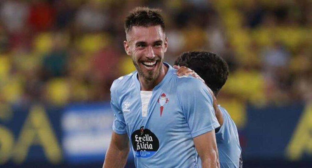 Óscar Mingueza celebra un gol con el Celta.