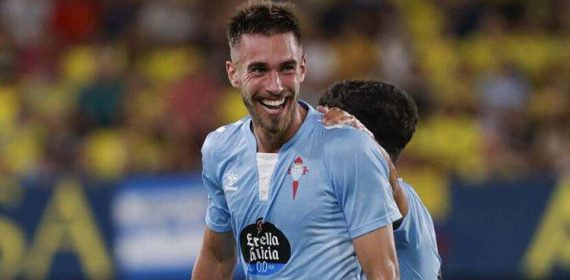 Óscar Mingueza celebra un gol con el Celta.