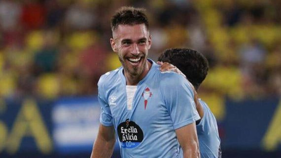 Óscar Mingueza celebra un gol con el Celta.