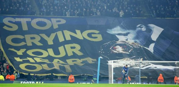 Pancarta de los aficionados del City contra el Real Madrid y Vinicius.