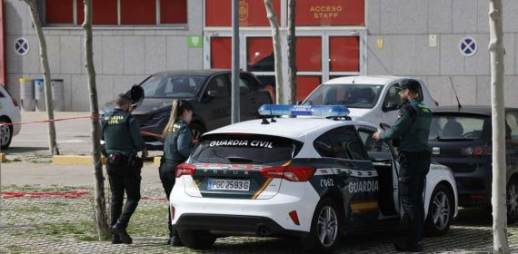 Registro de la Guardia Civil en la Ciudad del Fútbol de Las Rozas, sede de la RFEF.