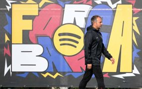Hansi Flick durante un entrenamiento en la Ciutat Esportiva.