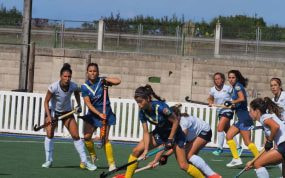 Un partido de hockey hierba.