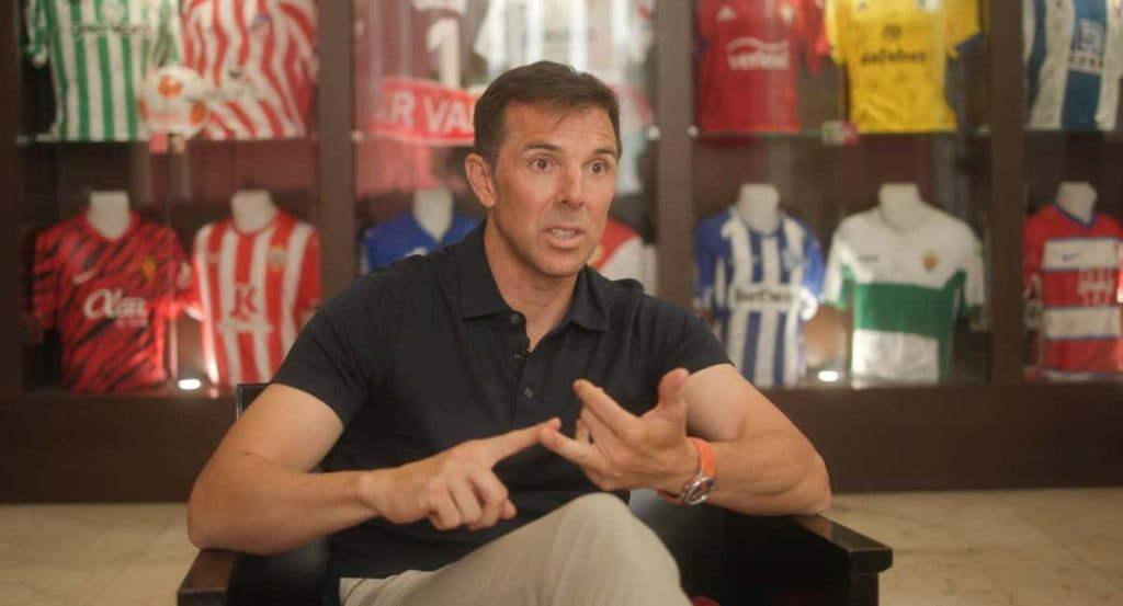 Carlos Marchena, en un momento de la entrevista con Relevo en el Hotel NH Collection de Sevilla.